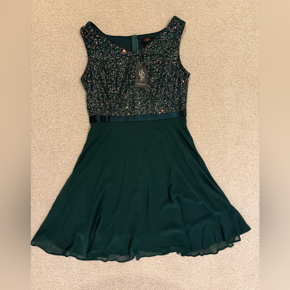 Elegant Green Sleeveless Dress